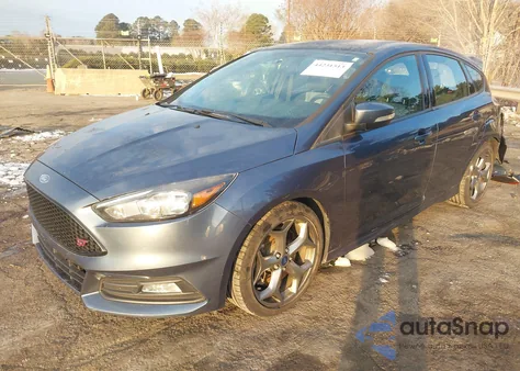 2018 Ford Focus St z USA, uszkodzony, nr VIN 1FADP3L97JL255257